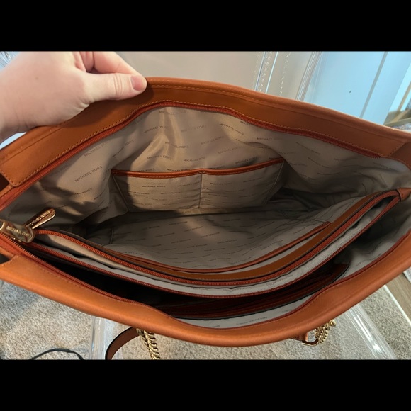 MK Jet Set Travel Saffiano Leather Chain Tote - Picture 3 of 6